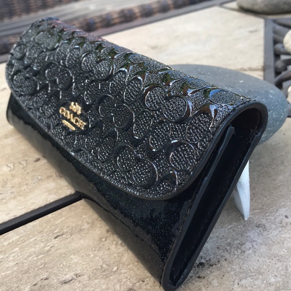 Coach Handbags - Coach Embossed Leather Wallet ❤️🌹❤️🌹